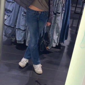 Lågmidjade jeans - Low waist/ Lågmidjade bootcut jeans från diesel. super fina!! passar någon som är runt 160💓💓köpte på plick för 500kr säljer för 300kr💓💓kan posta o mötas upp i sthlm