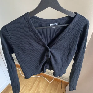 Topp Veromoda - Svart topp från Veromoda. Använd fåtal gånger. Storlek M🧡🧡
