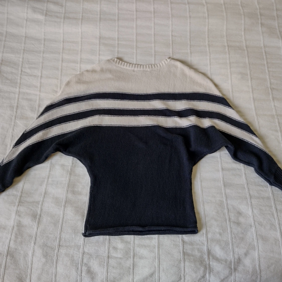 Svart/beige randig stickad tröja, storlek XS (S) - 91