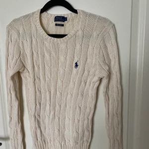 Ralph lauren - En helt ny polo ralph lauren kabelstickad tröja.  Oanvänd, perfekt skick.