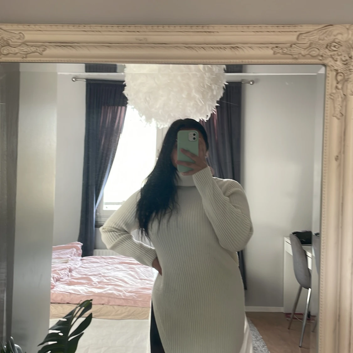 Stickad klänning med slits