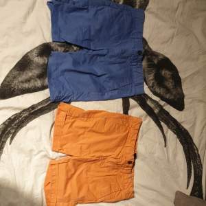 Säljer 2 par med Bondelkd shorts ett par blåa och ett par orangea i fint skick,  nästan oanvända. 150 kr st!