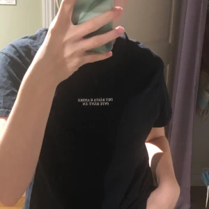 Molly Sandén tröja  - Säljer denna t shirt köpt på Molly sandens konsert! Frakten tillkommer och skriv för frågor och bilder 