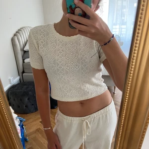 Zara topp - Säljer min fina tröja som jag köpte på zara för ungefär ett halvår sedan💕