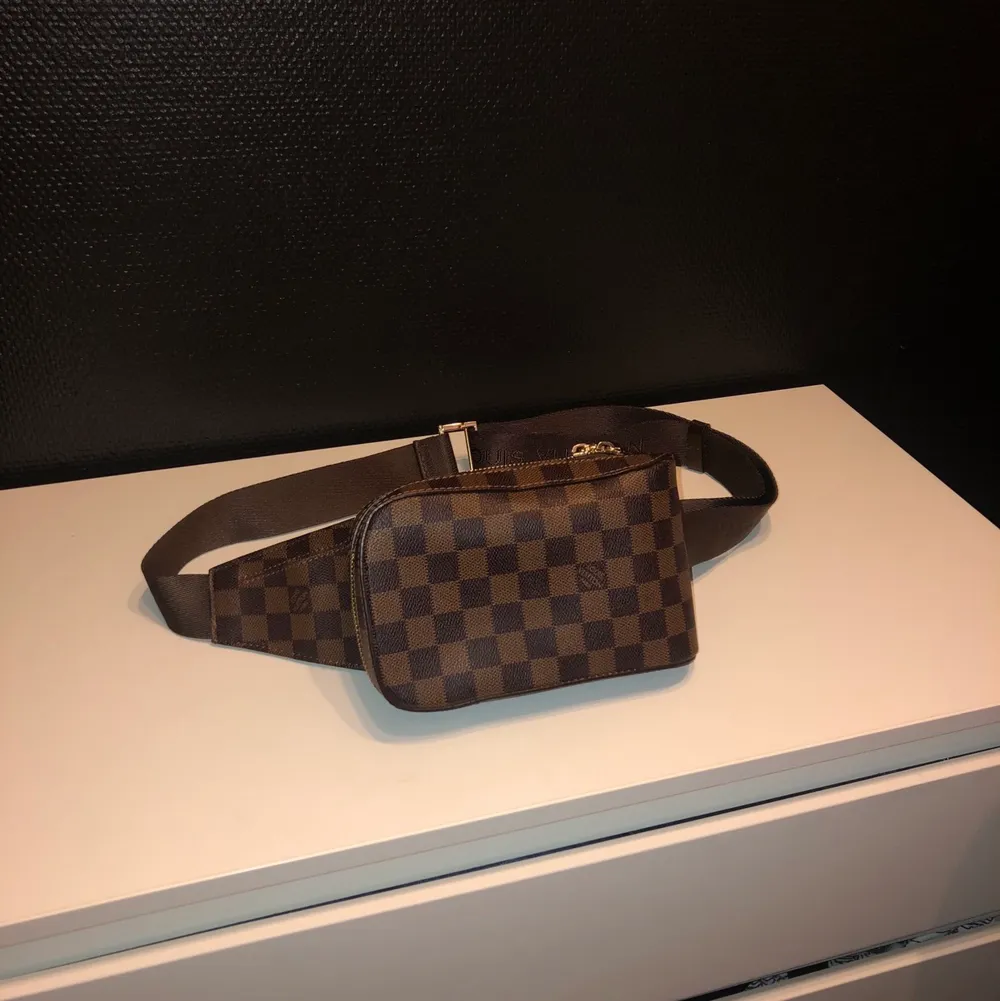 Louis Vuitton väska i utmärkt skick. Låda, påse eller kvitto finns ej. Men kan garantera äkthet.. Väskor.
