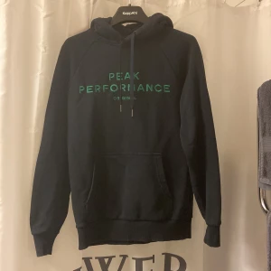 Peak performance hoddie - Peak performance hoddie, inga märken alls, pris går att diskutera vid snabb affär👍