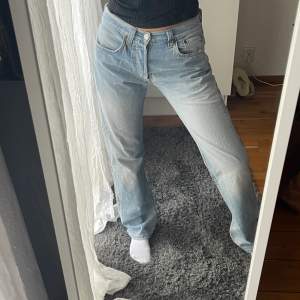 Skitcoola levis jeans, 501. Storlek w.28 L.32. Skulle säga att de är lite mindre än W.28