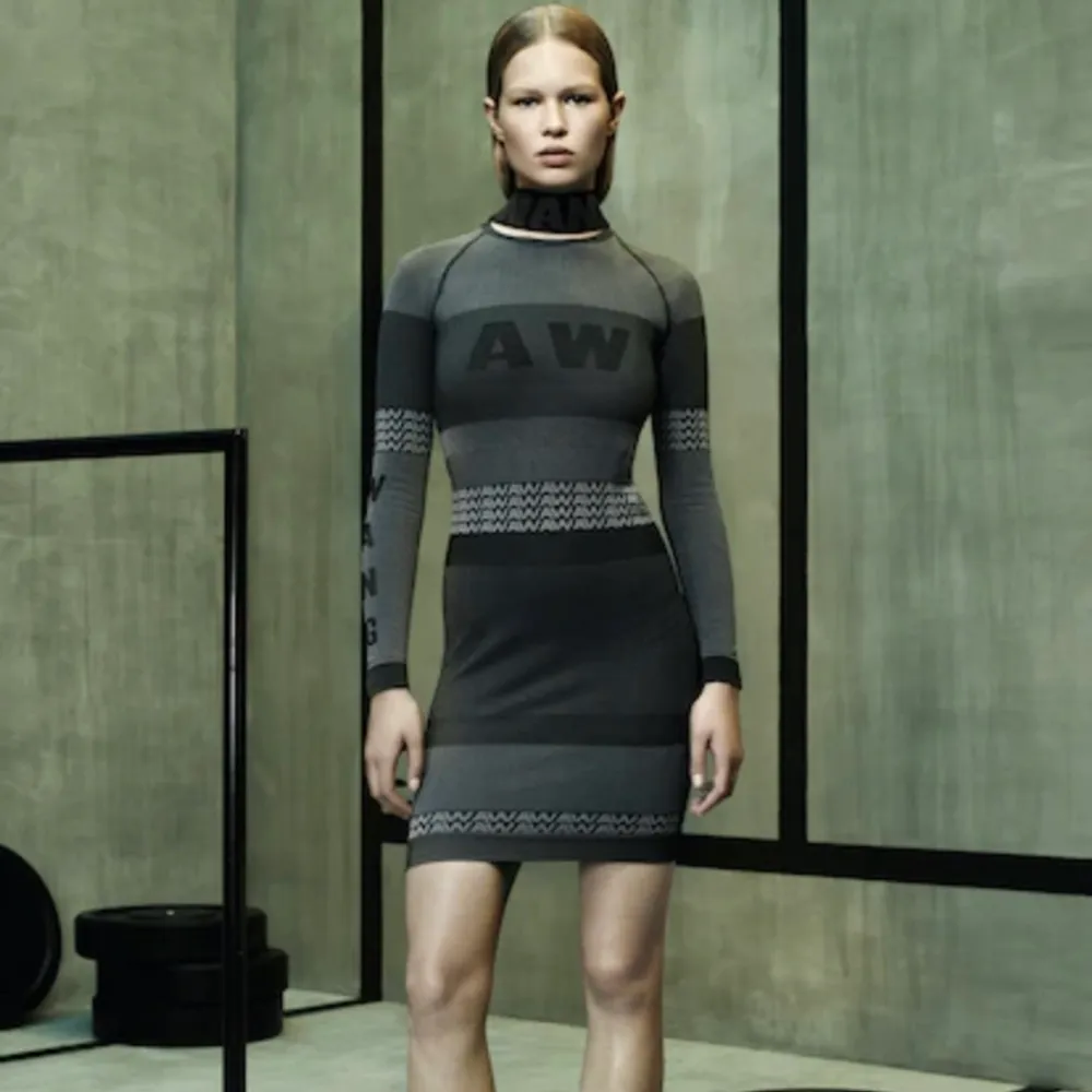 ”Sportig” klänning från H&M x Alexander Wang, sitter som en smäck! Storlek S och jättefint skick!. Klänningar.