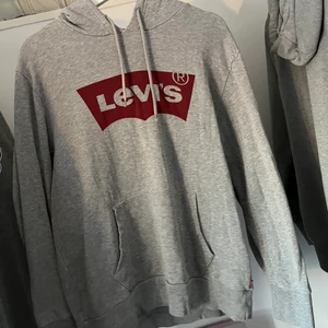 Levis hoodie  - En fin men använd Levis hoodie 