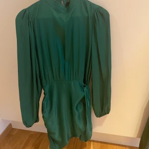 Klänning från Zara - Fin klänning str xs  inköpt på Zara. Använd endast en gång .