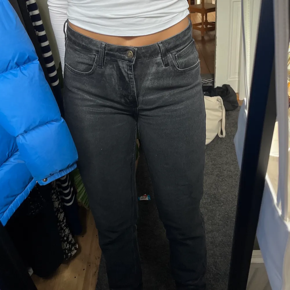 Skimrigs jeans från Zara, försöker visa skimret på sista bilden. Stora i storleken!. Jeans & Byxor.