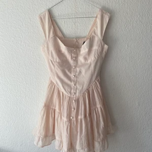 vanessa mooney elisabeth dress - oanvänd klänning/romper med prislapp kvar!