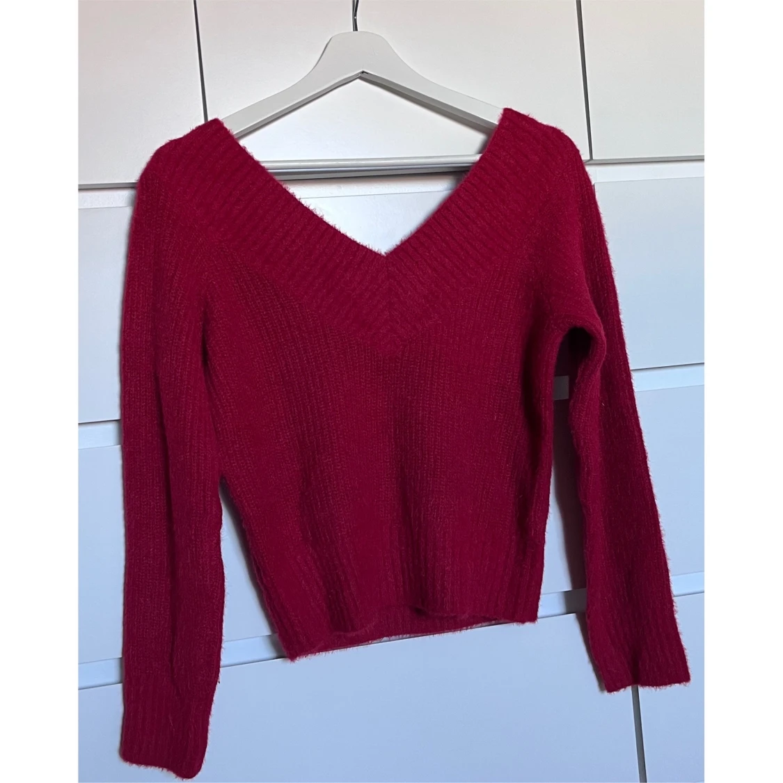 Stickad offshoulder tröja