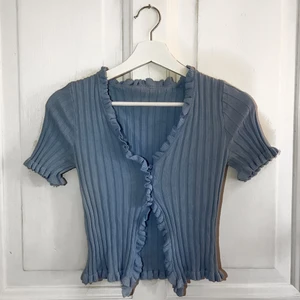 Blå topp - Lägger ut denna topp igen då jag gärna vill få den såld. Jättebekvämt stretchigt material, knappt använd 💝