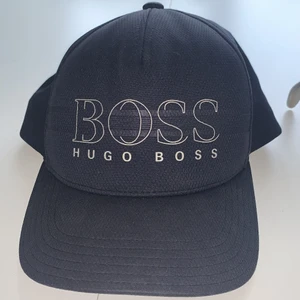 Hugo boss keps - En ny hugo boss keps använd 3 gånger.