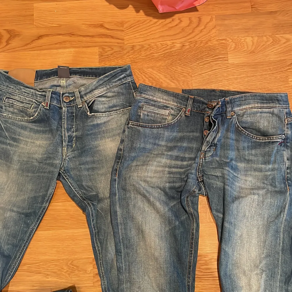 Säljer mina fina jeans från italienska Dondup. De vänstra är stl 31 och de högra stl 33 (små i storleken). 450kr/par eller båda för 800kr. . Jeans & Byxor.