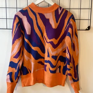 Tröja Monki  - Säljer dennna asläckra tröja från Monki! Superfint skick!