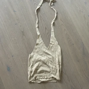 Halterneck topp - Jätte fin helt oanvänd halterneck tröja