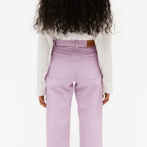 Yoko Monki jeans💜 - Ett par lila jeans från Monki för billigt pris. Nypris 400kr.💗  Anledningen var att jag inte använder dem längre