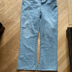 ✨Jeans✨ - Säljer seäljer dessa jeans. Storlek M. Bra skick. Hör av er vid frågor och intresse 