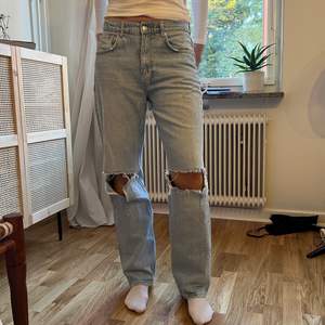 Jeans från Gina i storlek 40🤍 är 180cm som referens👩🏼‍❤️‍💋‍👩🏼