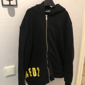 Dsquared 2 - Dsquared 1 zip i väldigt bra skick! Pm för fler bilder eller frågor 😁