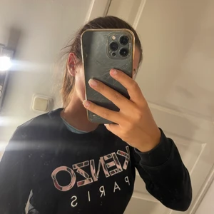 Kenzo tröja - Säljer min kenzo tröja eftersom den it kommer till användning. Hör av dig vid intresse💕