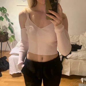 Zara topp - Använd ca 3 gånger, fint skick. Kan mötas upp eller frakta men du står för frakte 