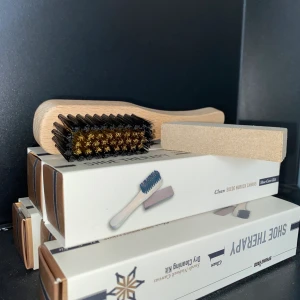 Dry cleaning kit - Borste och kloss för rengöring och vård av mocka, nubuck och canvas, Priset på detta kit är 89kr + fraktkostnad 🤩funkar perfekt till dina arigatos!
