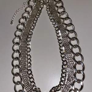 Ett helt nytt silver halsband aldrig använt 