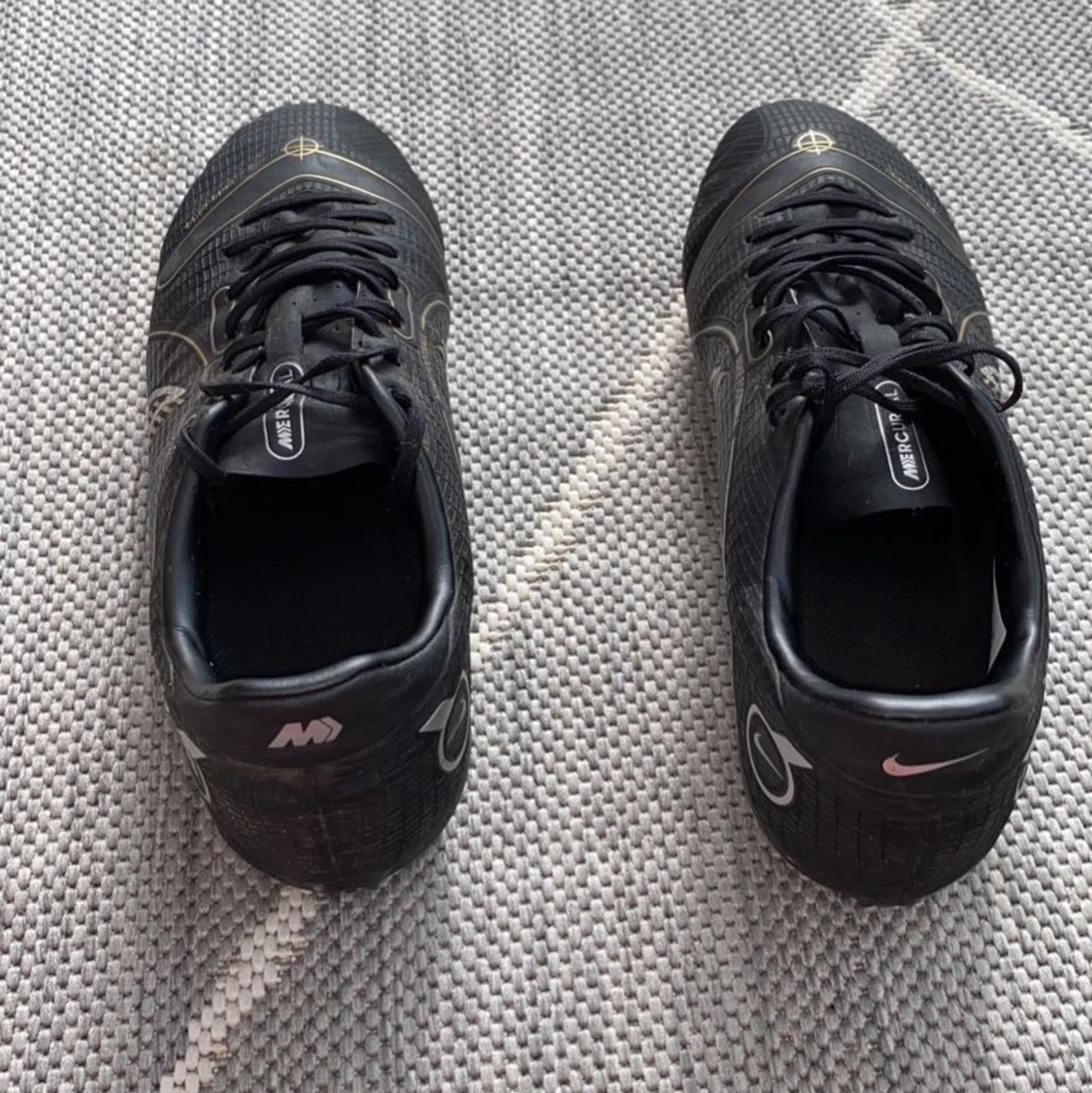 Nike fotbollsskor st 42,5 - 91