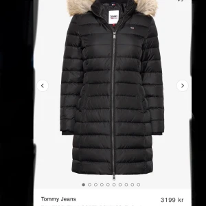 Tommy hilfiger dunjacka dam - Dunjacka dam med knäppbar luva och fickor. Fint skick, ny, inget trasigt. Original pris 3199kr