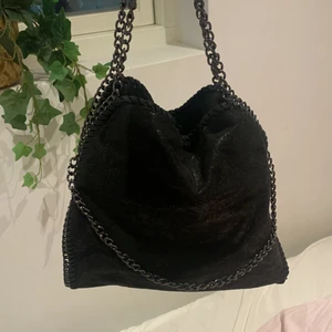 Stella liknande väska - Säljer nu denna Stella liknande väskan💕