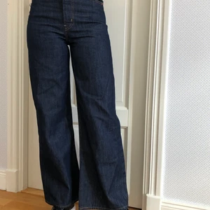 Levi’s jeans  - Helt oanvända levi’s jeans i modellen ”ribcage wild leg” i storleken w26 l30. Skriv för fler frågor eller bilder❤️