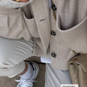 NA-KD jacka  - Super snygg NA-KD Jack, bilderna är tagna från hemsidan💕💕 färgen är överens med första bilden