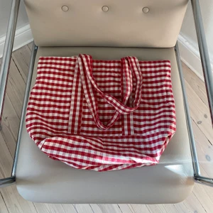 Söt väska  - Jätte gullig väska från Mango. Rymmer väldigt mycket. 