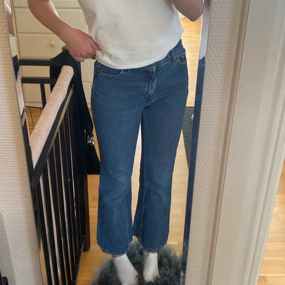 Thriftade midwaist jeans med märket so… so real so right! Storleken är ej angiven, men så här sitter de på mig som är 166 cm🥰 Bara att höra av dig ifall du har någon fråga.. Jeans & Byxor.