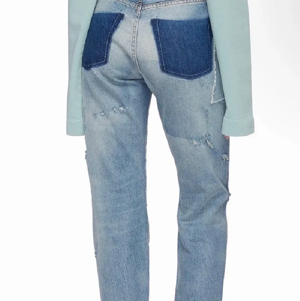 Säljer mina jätte finna acne jeans då det inte kommer till användning💙 (lånad bild) . Jeans & Byxor.