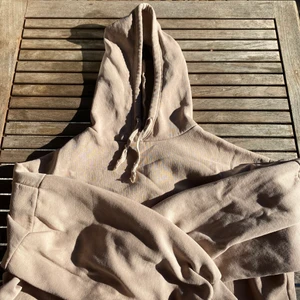 gina tricot tröja - kroppad, ganska liten, nästan aldrig använd. sitter fint. 