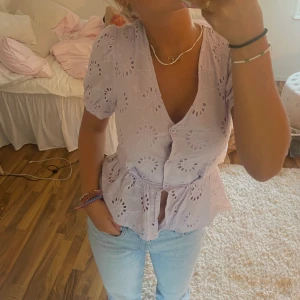 topp - säljer denna söta topp från na-kd med puffärm 💗