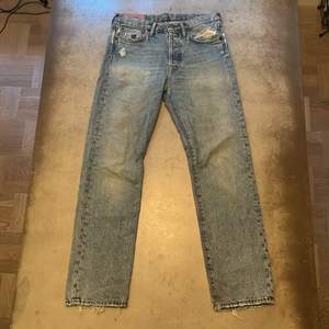 Blåa acne studios jeans i bra skick, köpta 2019