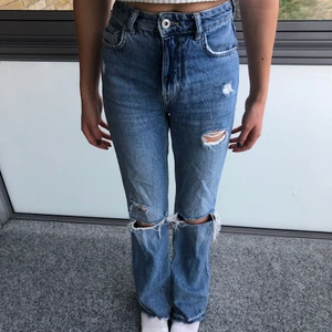 Coola jeans - Snygga jeans med hål som inte längre är till andvänding och därav släjer jag de. ❤️