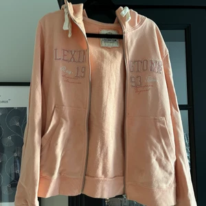 Lexington tröja - Lexington tröja inköpt för något år sedan. Den är sparsamt använd och i fint skick. 🫶🏻