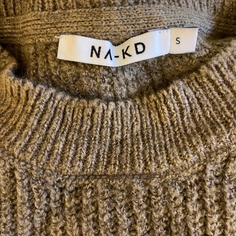 Säljer denna stickade tröja från nakd! Storlek small 🧡. Stickat.