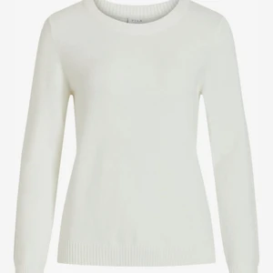 Vit stickad tröja  - Vit stickad tröja från Vila! supermjuk❤️