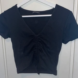 Svart tröja - Svart tröja i storlek M