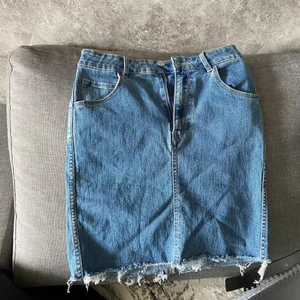 H&M kjol - En kjol som har använts ett par gånger, dock den är jätte liten för mig i storleken men annars har kjolen ett jätte bra skick!