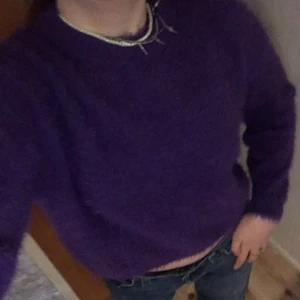 Lila tröja  - Mysig mjuk tröja från h&m. Inte alls stickig! Perfekt till hösten