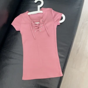 Rosa T-shirt  - 50kr