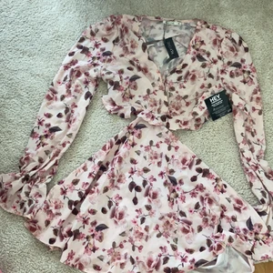 Klänning från Nelly - Klänning i storlek S, helt oanvänd ☺️